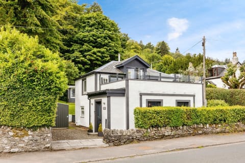 Welcome to our unique Victorian lochside cottage in Argyll