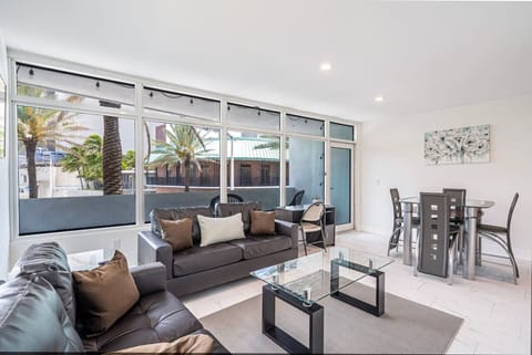 Less is more: This minimalist living room proves that you don`t need a lot of clutter to create a warm and inviting space.