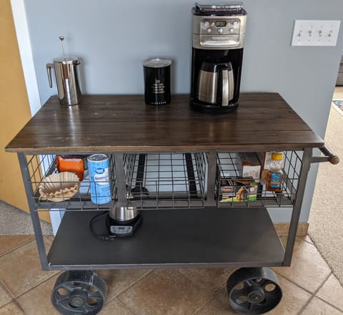 Locally roasted beans: Grind n' Brew, pour over, aeropress, French Press +TEA!