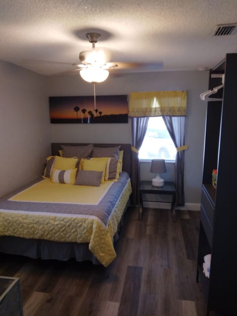 Relax in this, luxurious sleeping quarters! We have a queen size m/f mattress.