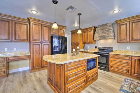 Kitchen | Dishware/Flatware