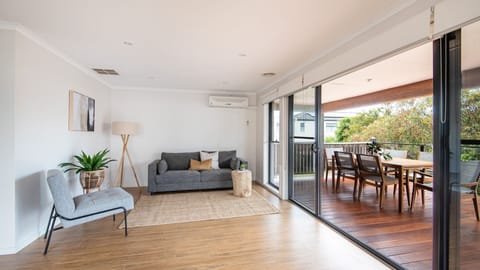 2nd Seating area