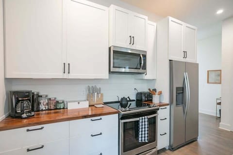 Brand New Fully Stocked Kitchen