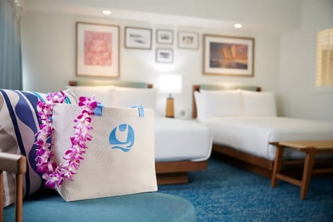 Settle in together with crisp beds and island welcome touches.