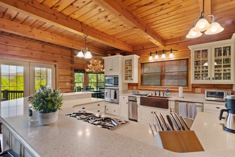 Sweetwater Lodge Kitchen 2