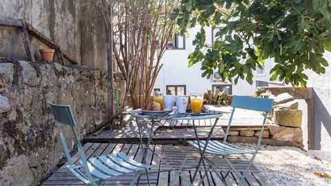 breakfast area in backyard #airbnb #porto #downtown