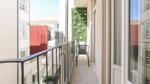 Lovely balcony, ideal for slow breakfasts and fresh air before a day out in the city.

#MorningVibes #BalconyLife #BrightSpace #StayInStyle