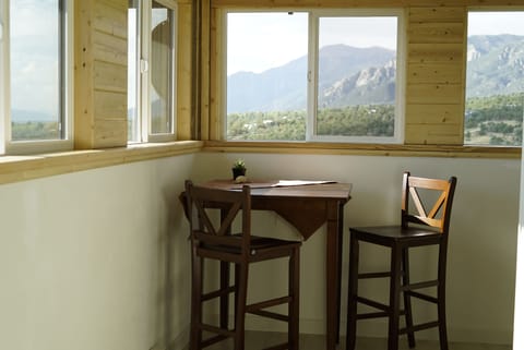 Top Level 
Dining Nook/Sun Room.
Panoramic View of the Mountains and Valley.