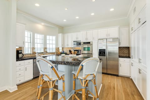 Breakfast bar seating, perfect for snacking