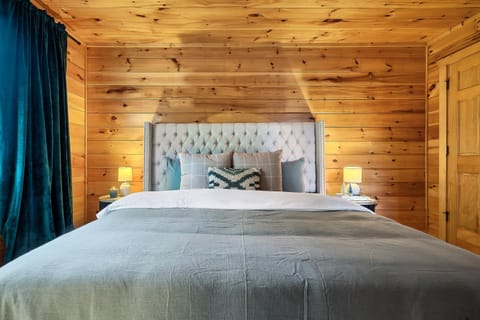 Master bedroom with thick duvet inside a Casaluna linen cover, luxury bamboo sheets, and bamboo Sagino Memory Foam pillows perfect for neck pain & spine alignment