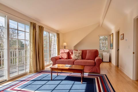 Sunroom bedroom with twin and trundle, ensuite full bath 