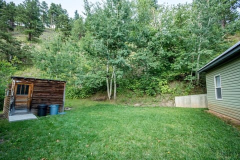 Yard/house back up to a hill & there's a good chance of seeing wildlife! (Deer)