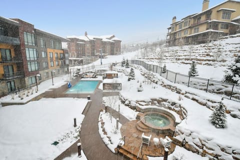 Take a dip in the shared outdoor pool or hot tub!