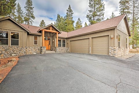 Sunriver Vacation Rental | 5BR | 3.5BA | Steps Required for Access | 2,300 Sq Ft