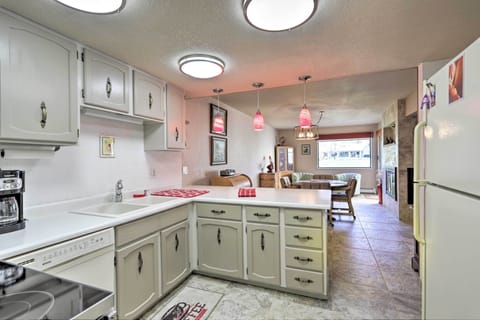 Kitchen | Ice Maker | Trash Bags | Paper Towels