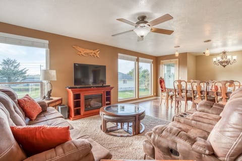 Living Room Bungalow by the Bay