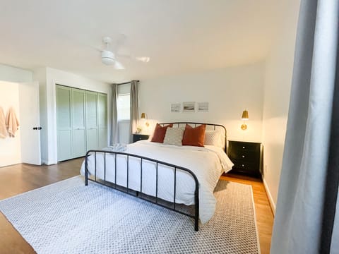 Spacious Master bedroom w/ king memory foam bed & full bath access