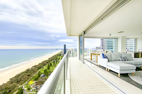 .Beachfront with uninterrupted views all the way to Tweed Heads