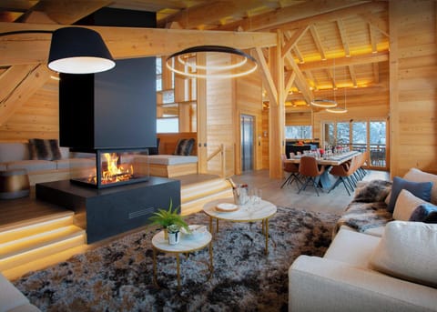 Lounge/Dining