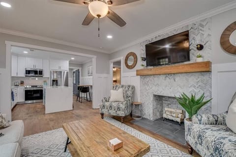 Comfortable Living Room (2)