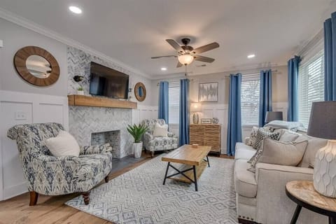 Comfortable Living Room (1)