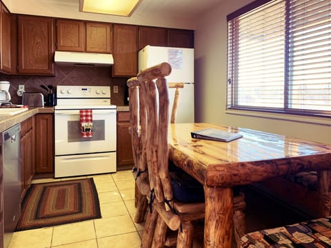 Kitchen with a dining area