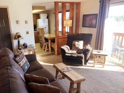 Livingroom and a kitchen 