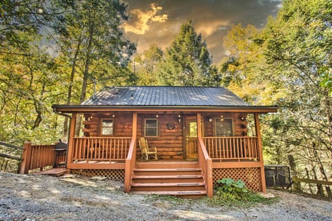 Perched on the side of a mountain, the front & back offer some great views!