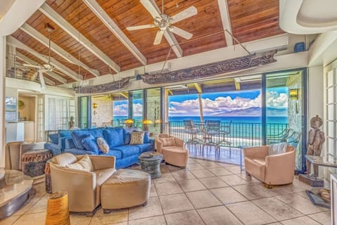 Living room with 180 degree view