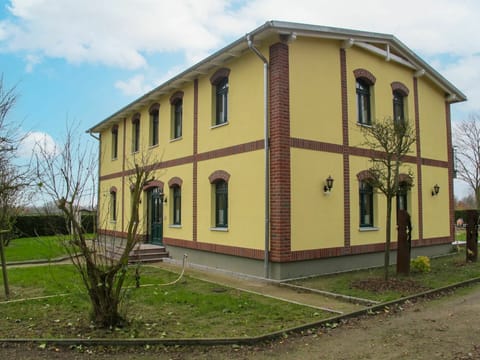 Sky, Plant, Cloud, Building, Window, Tree, Land Lot, House, Wood, Cottage