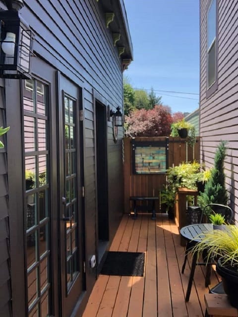 Entry and Private Deck