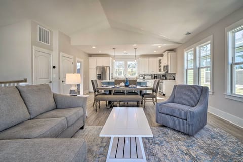 Open Concept Living Area | Free WiFi