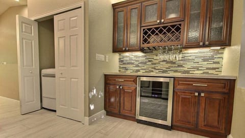 Kitchen Bar & Laundry - 2nd Floor