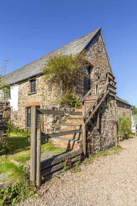 Originally used for storing crops of fruit the Appleloft is on the first floor