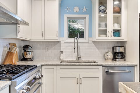 Fully equipped kitchen