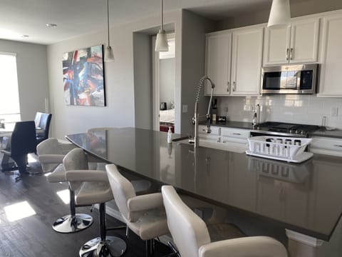 kitchen island with 5 bar stools