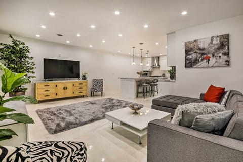 Living Room | Smart TV