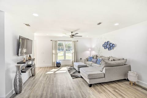 Port Charlotte Vacation Rental | 3BR | 2BA | 1,200 Sq Ft | Step-Free Access