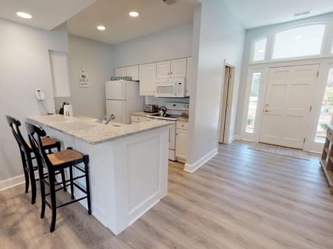 Owners Club at Hilton Head - Main Entry & Kitchen