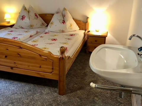 Double room, shower/toilet on the floor - Oberer Gollmitzer, Ferienhof House in Carinthia, Austria