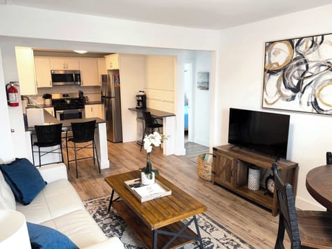 Open Living room/kitchen