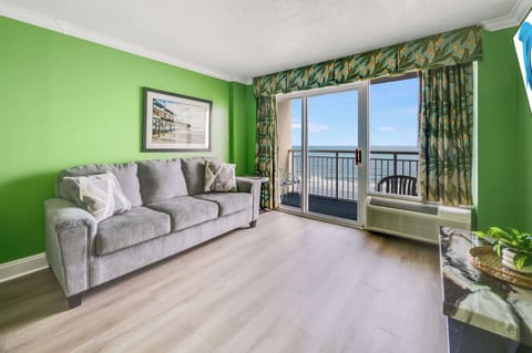 Amazing Living Room, Beautifully Decorated with Stunning Views🌊☀️
