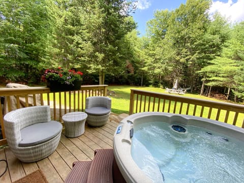 4 persons hot tub 
Backyard, back deck 