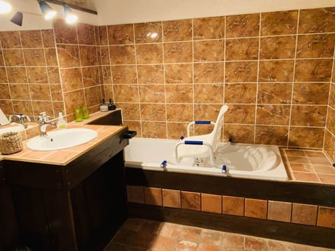 Chambre Guerriers chez Bed and Bourgogne - chambres d'hôtes à Messey-sur-Grosne