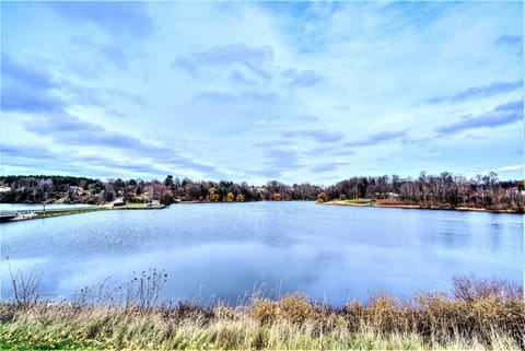 Steps from Hart Lake
