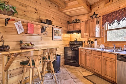 Kitchen | Breakfast Bar w/ Seating | Crock-Pot