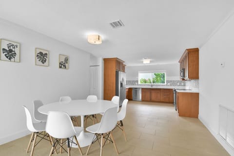 Dining table seats 6