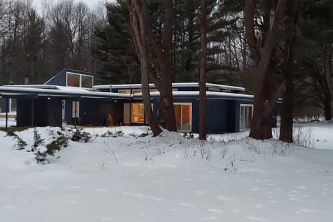 This is a year round retreat; plenty of parking for trailers if you bring snow machines (we are 3 blocks off of the Kal-Haven trail which can be used in winter with permit)