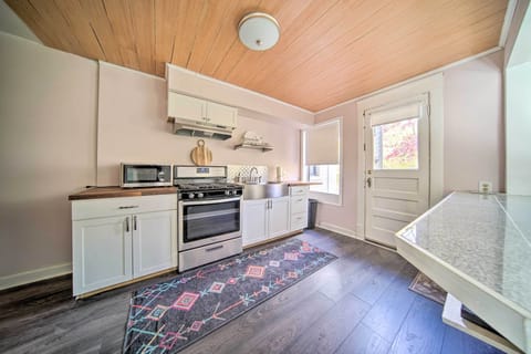 Kitchen | Microwave | Toaster | Access to Backyard