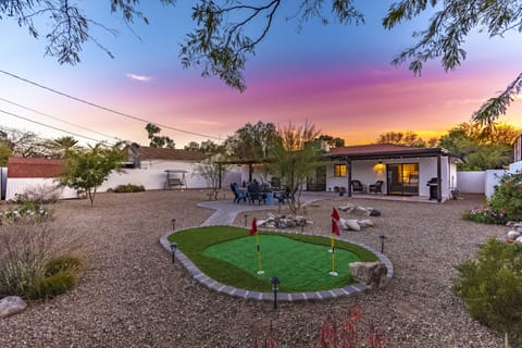 3 hole putting green 